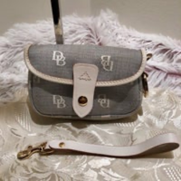 FREE W/purchase of $50 and up! Dooney and Bourke Wristlet - Picture 1 of 8